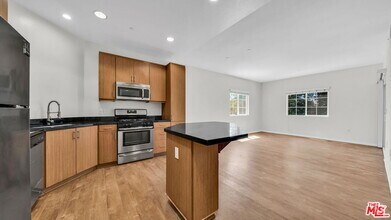 Building Photo - 1408 W Washington Blvd