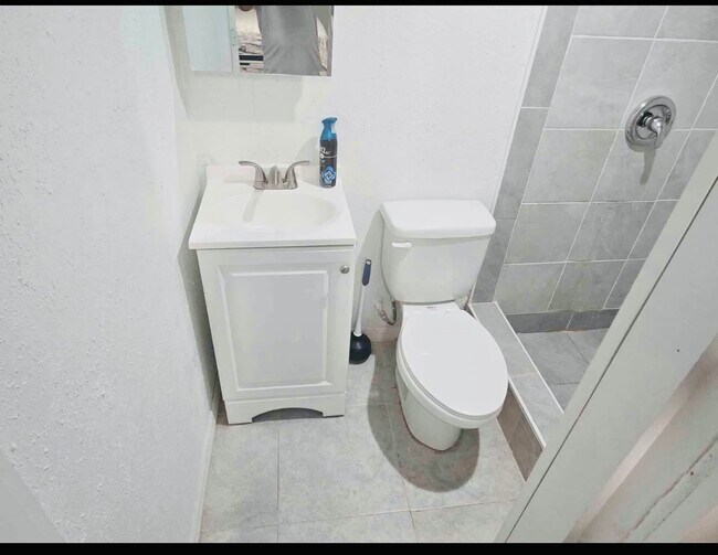 Foto del edificio - 4033 Sandpointe Dr