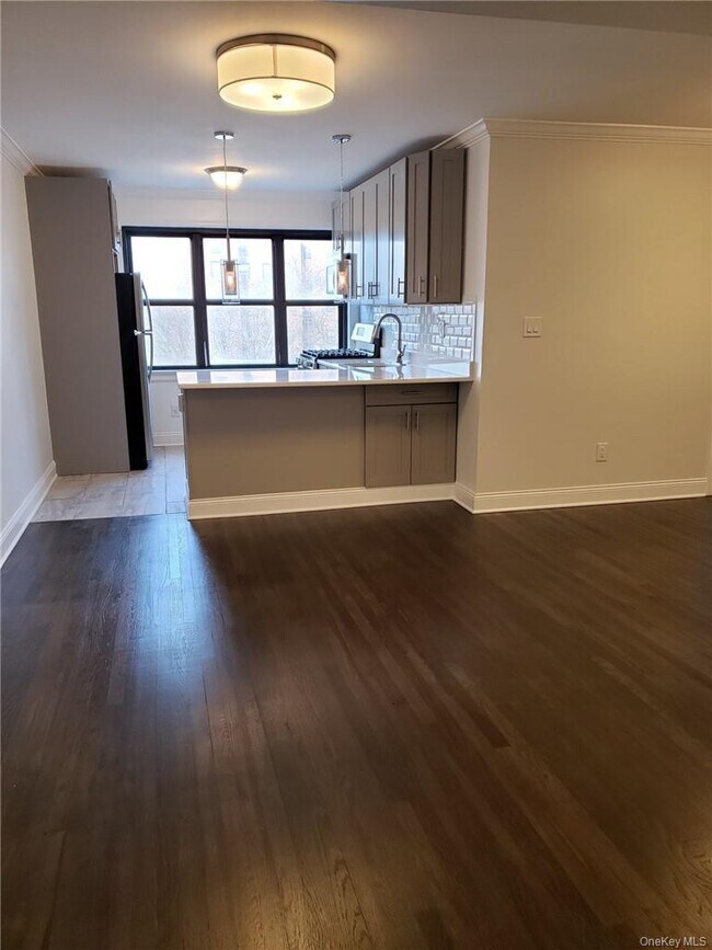 Building Photo - 33 William St