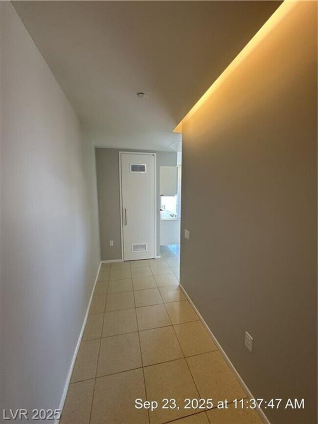 Foto del edificio - PARTIALLY FURNISHED 8TH FLOOR 1 BED 1 BATH