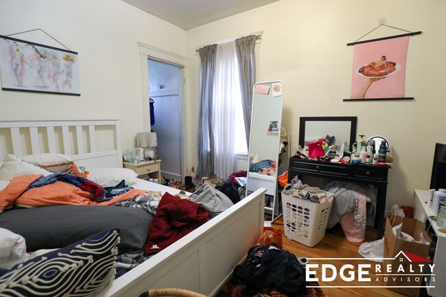 Building Photo - 44 Easton St