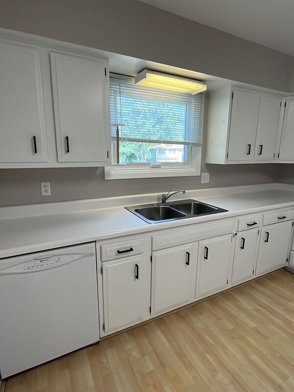 Building Photo - 1925 Manor Ct