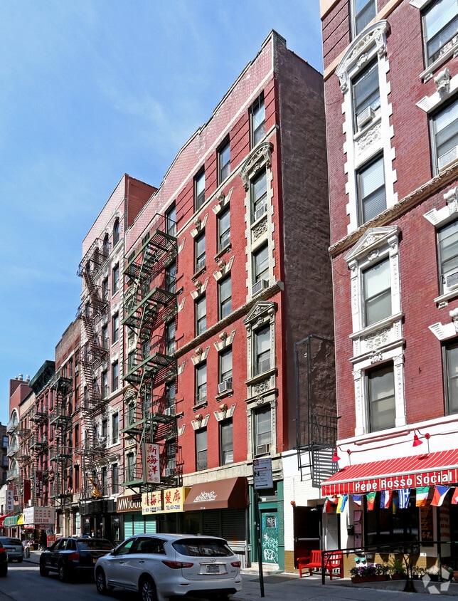 Building Photo - 169 Mott St