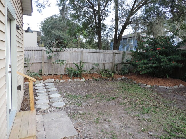 Building Photo - 2704 E Washington St