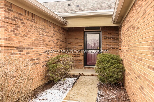Foto del edificio - Coming Soon! - Beautiful 3-Bedroom, 2-Bath...