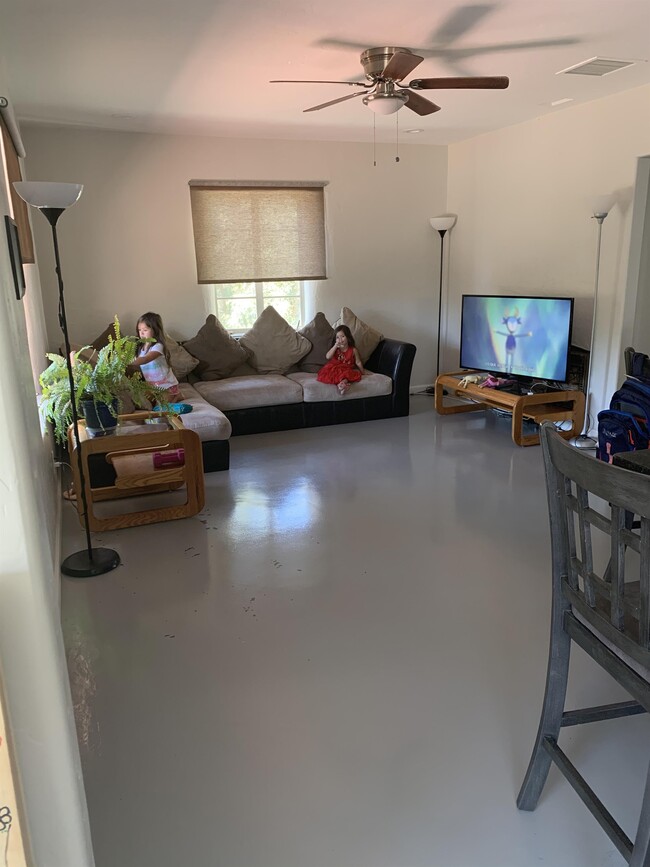 Foto del edificio - 631 N Tucson Blvd