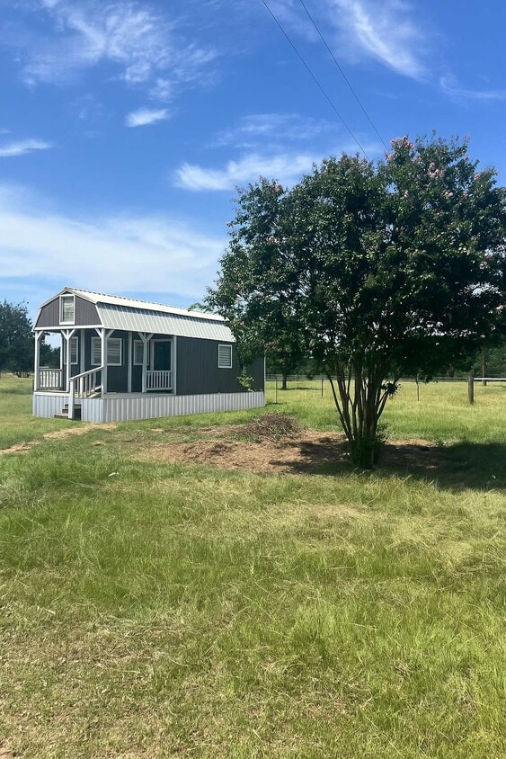 Primary Photo - Fully Furnished Country Studio for Lease