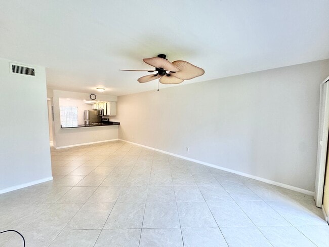 Foto del edificio - ** BRADSTROM VILLAGE ** 3 BED / 2 BATH CON...
