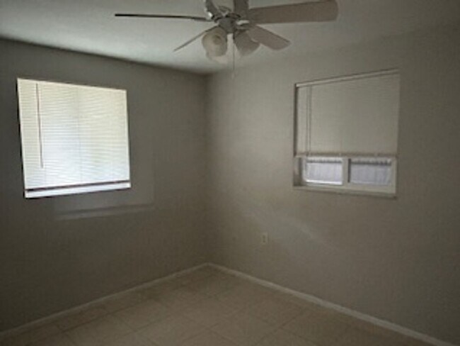 Foto del edificio - Well maintained 2/1 in a quiet neighborhood