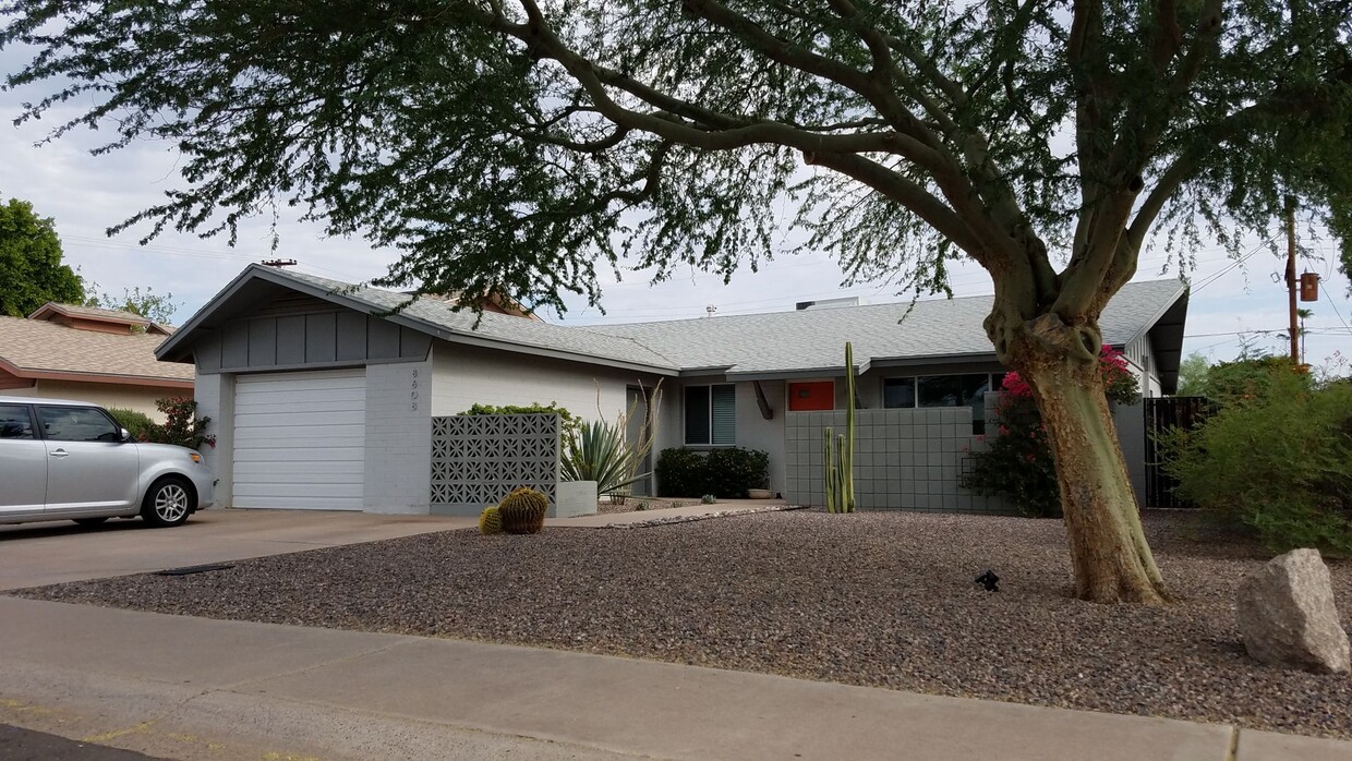 Foto principal - Scottsdale 2 bed 2 Bath Home - With a Pool!!!