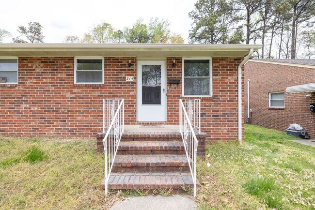 Building Photo - Charming 2-Bedroom Duplex in Colonial Heights