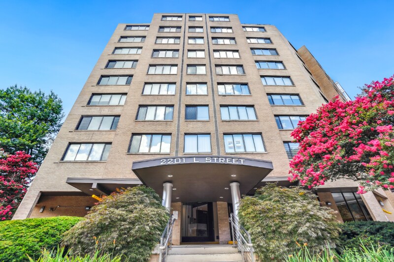 Foto principal - 2201 L St NW