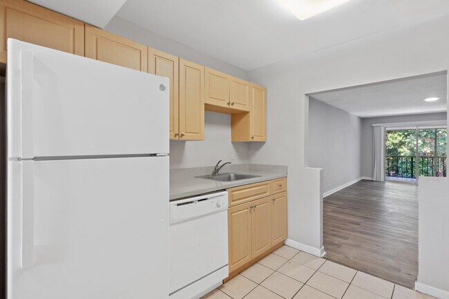 Building Photo - 2700 Coral Springs Dr