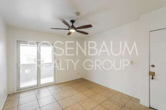 Building Photo - 1810 E Blacklidge Dr