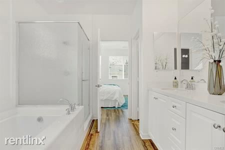 Building Photo - 4 br, 3 bath Duplex - 385 N Avelina Way