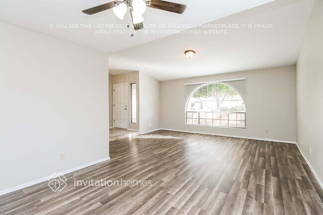 Foto del edificio - 3338 E Grove Ave