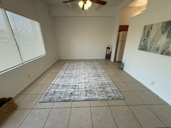 Building Photo - 2 Bed 1 Bath Spacious Apartment