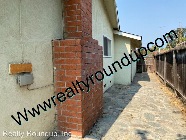 Building Photo - 3 br, 2 bath House - 706 Pio Pica Ave