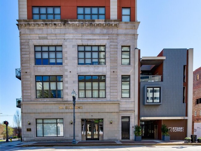 Building Photo - 300 S Gay St