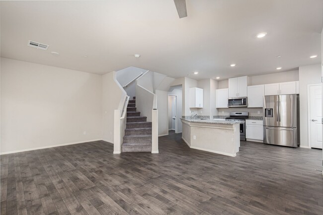 Building Photo - Newer three bedroom unit in gated communit...