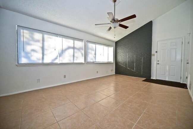 Building Photo - 1201 Westcott Dr