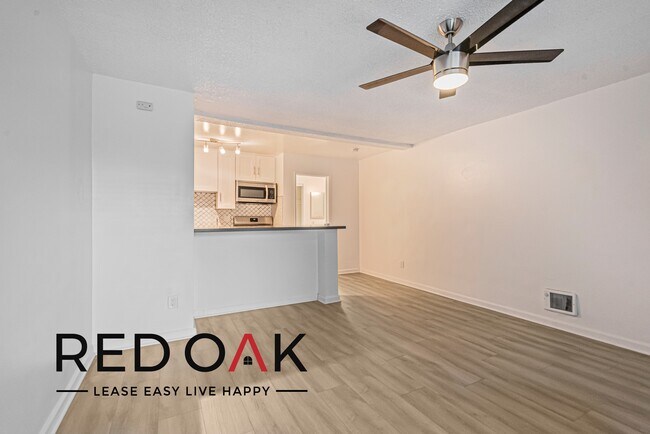 Foto del edificio - ~1 Month FREE~ Fantastic, Newly-Remodeled ...