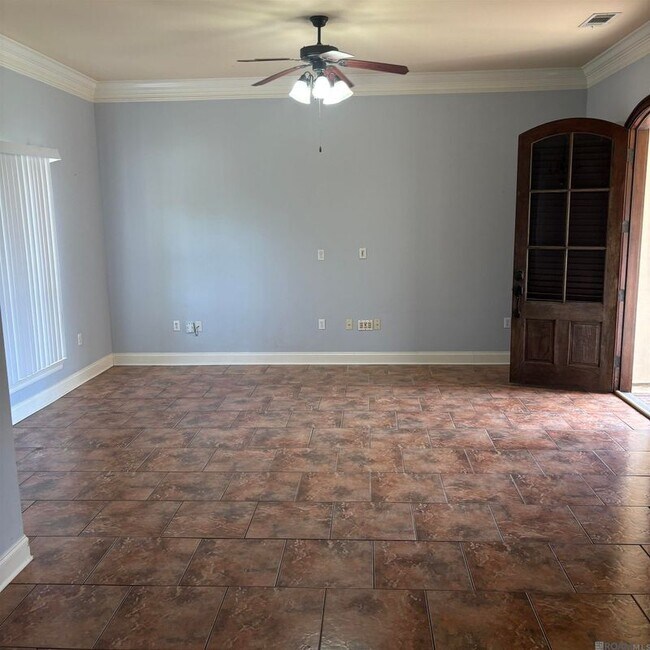 Foto del edificio - 3111 Nicholson Lake Dr