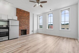 Building Photo - 2304 1/2 E Carson St