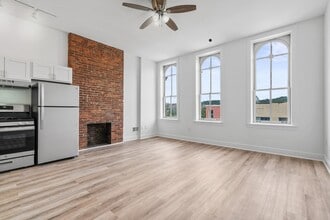 Building Photo - 2304 1/2 E Carson St
