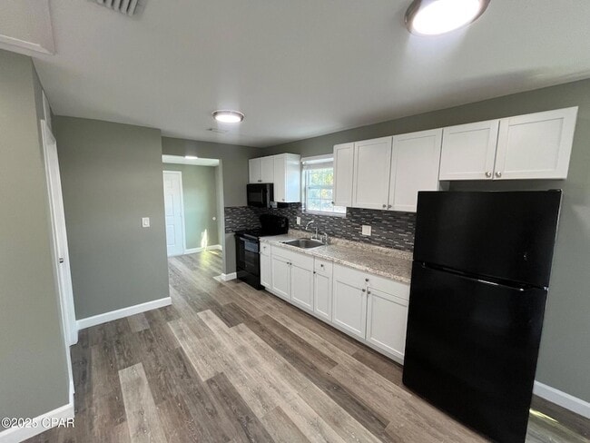 Building Photo - 1706 Lake Ave