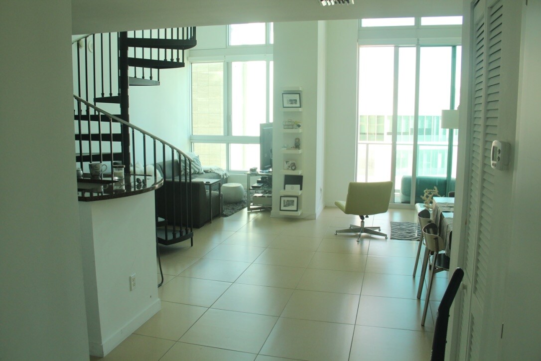 Primary Photo - 300 S Biscayne Blvd