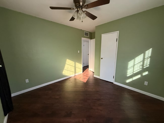 Photo - 1634 E 12th St House