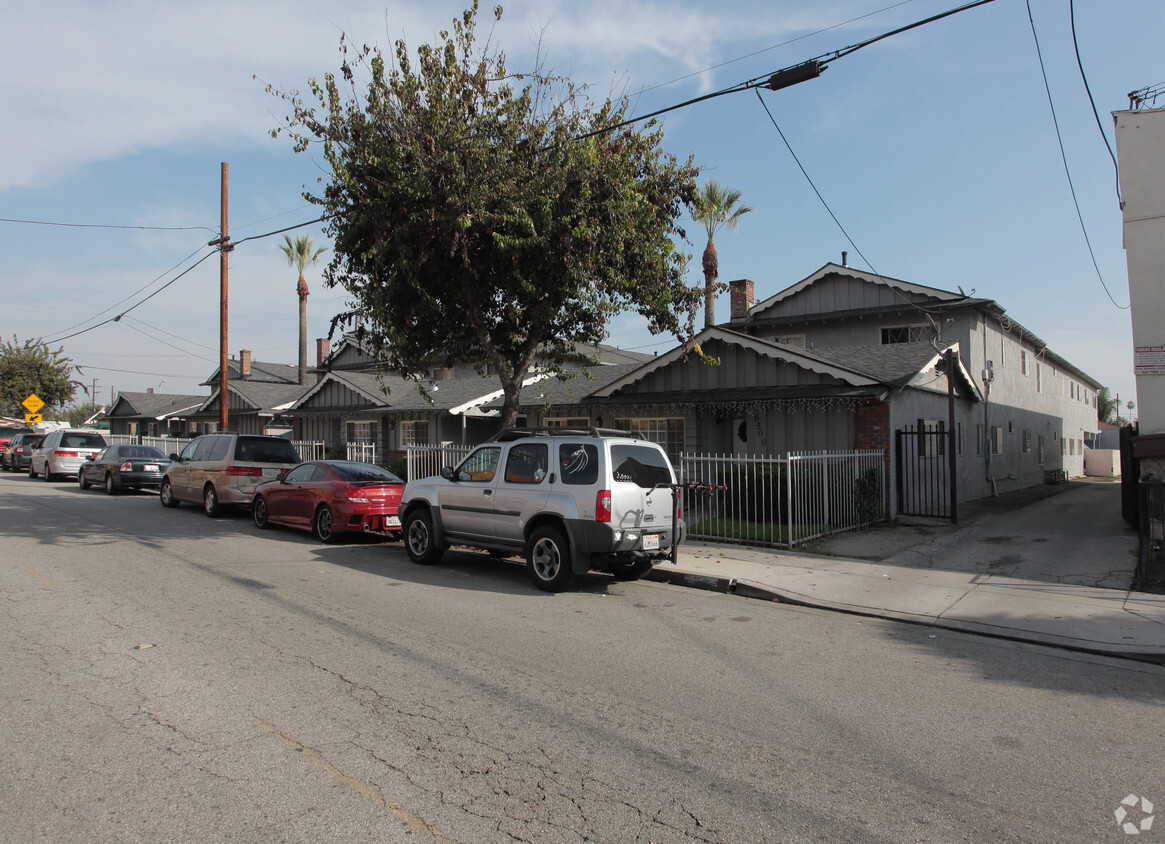 Building Photo - 6416-6500 Bear Ave