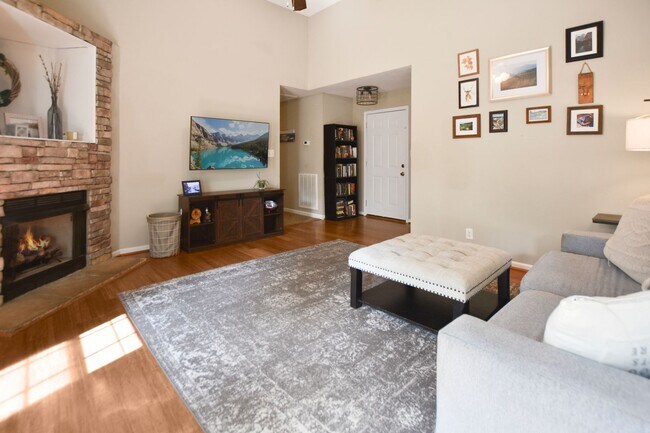 Building Photo - Pet Friendly Three Bedroom with Pool!