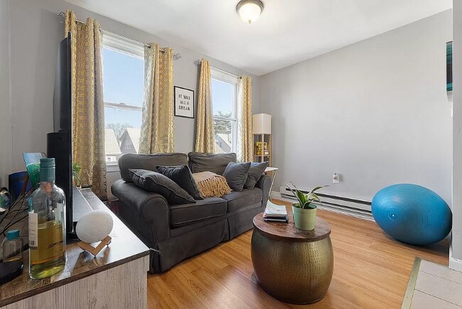 Foto del edificio - 196 Shephard Ave