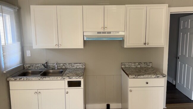 Foto del edificio - 805 Rountree Ave SE