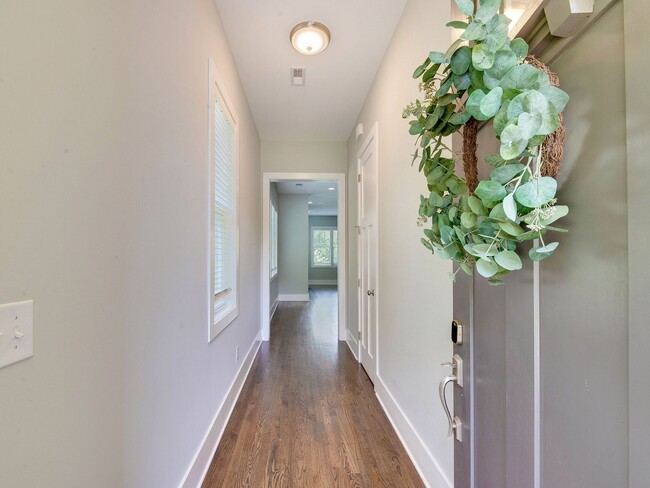 Foto del edificio - Like new and stunning townhome in Selwyn P...