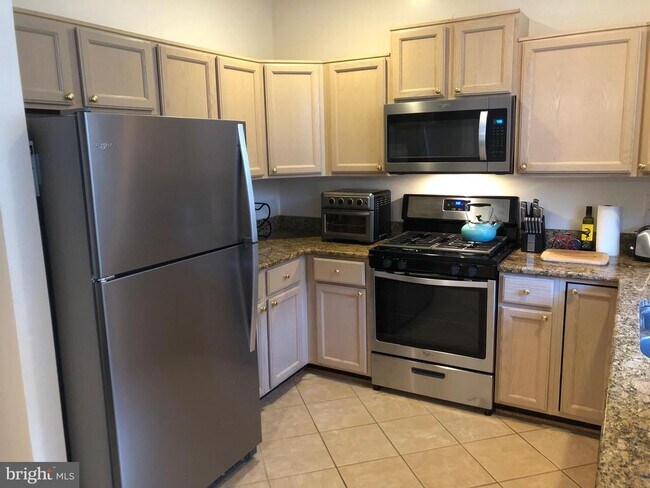 Foto del edificio - 2463 Clover Field Cir