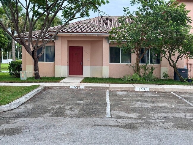 Foto del edificio - 553 NW 208th Terrace