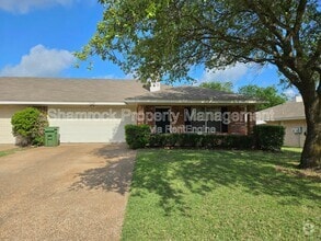 Building Photo - 1032 Parkview Cir