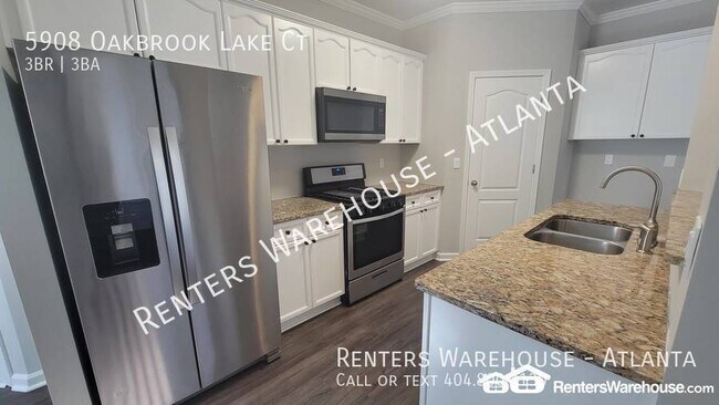 Foto del edificio - Move In Ready! Spacious 3 Bedroom END Unit...