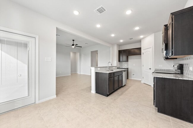 Building Photo - 737 Gingham Trl