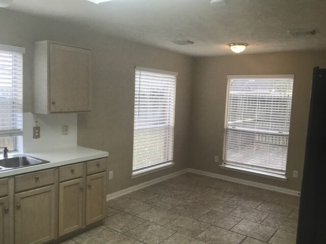 Building Photo - 1043 Leadenhall Cir