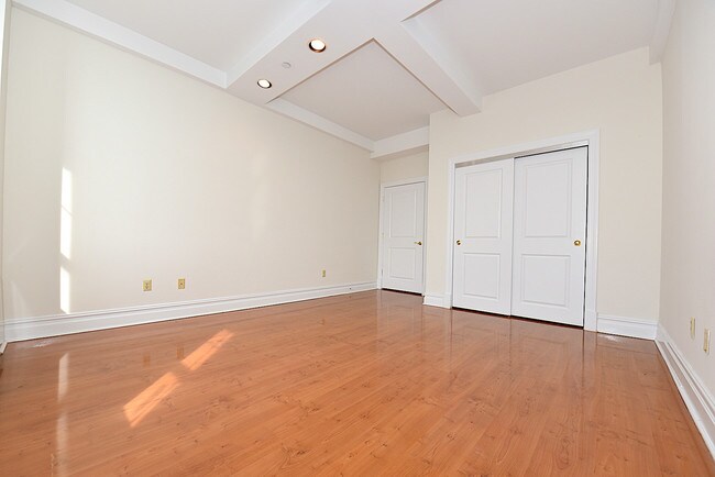 Building Photo - 4502 Ditmars Blvd