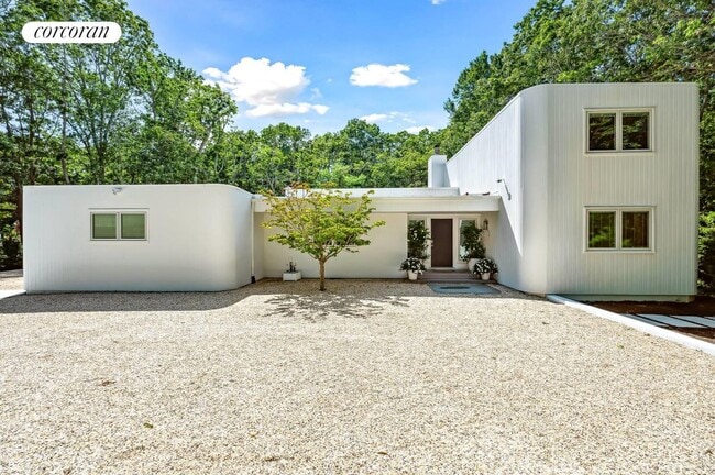 Building Photo - 45 Peconic Hills Dr