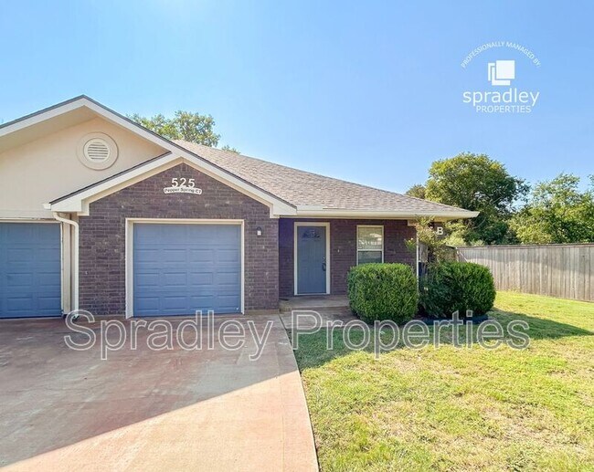 Building Photo - 525 Pepper Spring Ct