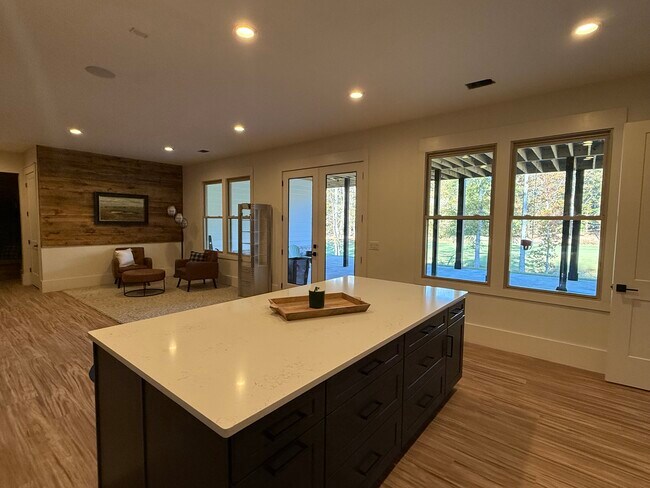 Foto del edificio - 1031 Pinehurst Dr