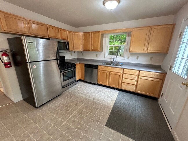 Building Photo - Cozy 2 Bedroom Home
