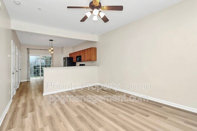 Foto del edificio - 3055 Golden Dale Ln