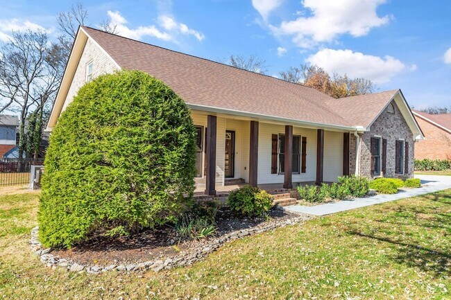 Foto del edificio - 755 Regal Dr